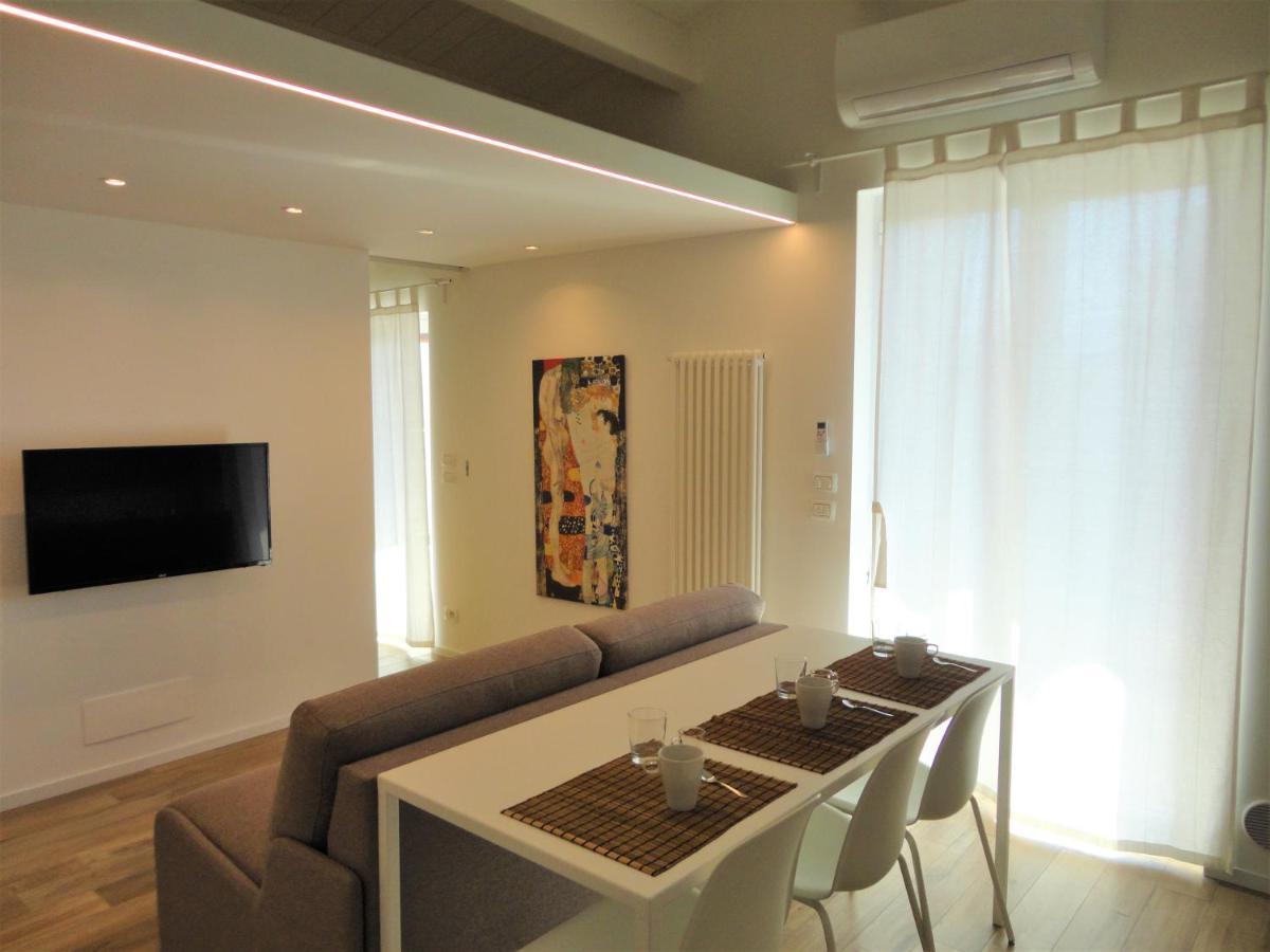 Casa Klimt Vicinissima Al Mare Parcheggio Privato Gratuito Se Disponibile Apartment Pescara Exterior photo