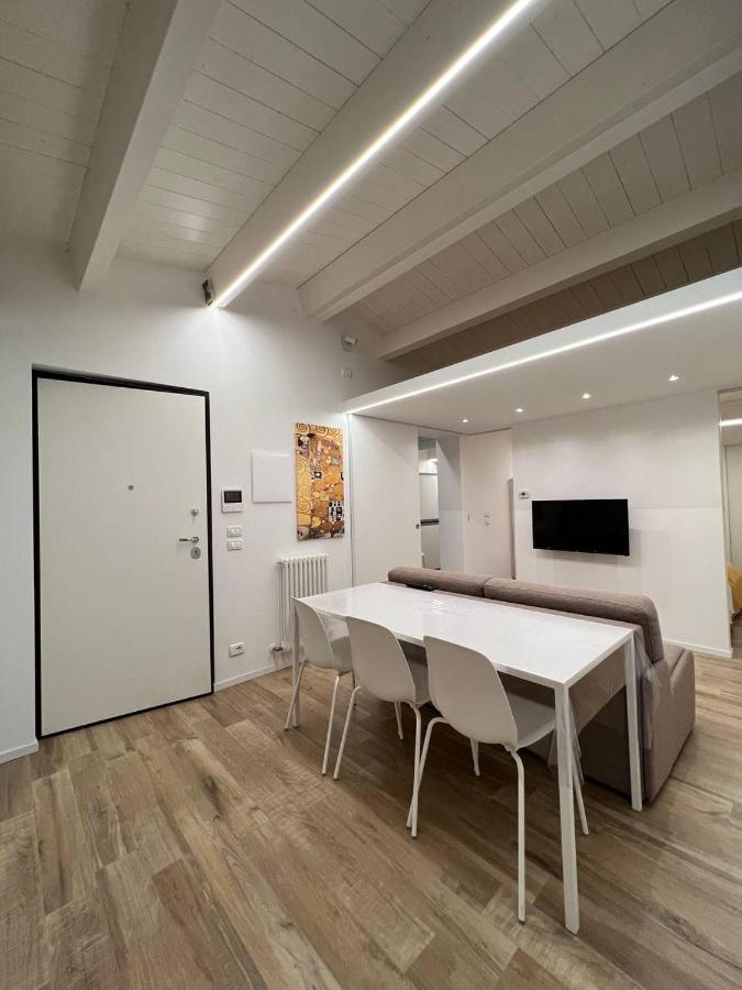 Casa Klimt Vicinissima Al Mare Parcheggio Privato Gratuito Se Disponibile Apartment Pescara Exterior photo