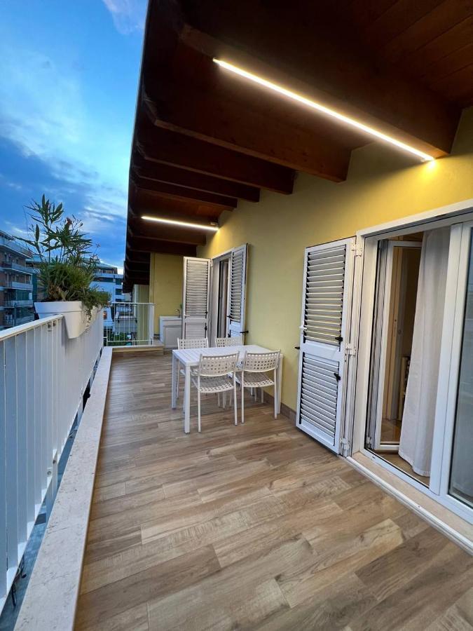 Casa Klimt Vicinissima Al Mare Parcheggio Privato Gratuito Se Disponibile Apartment Pescara Exterior photo