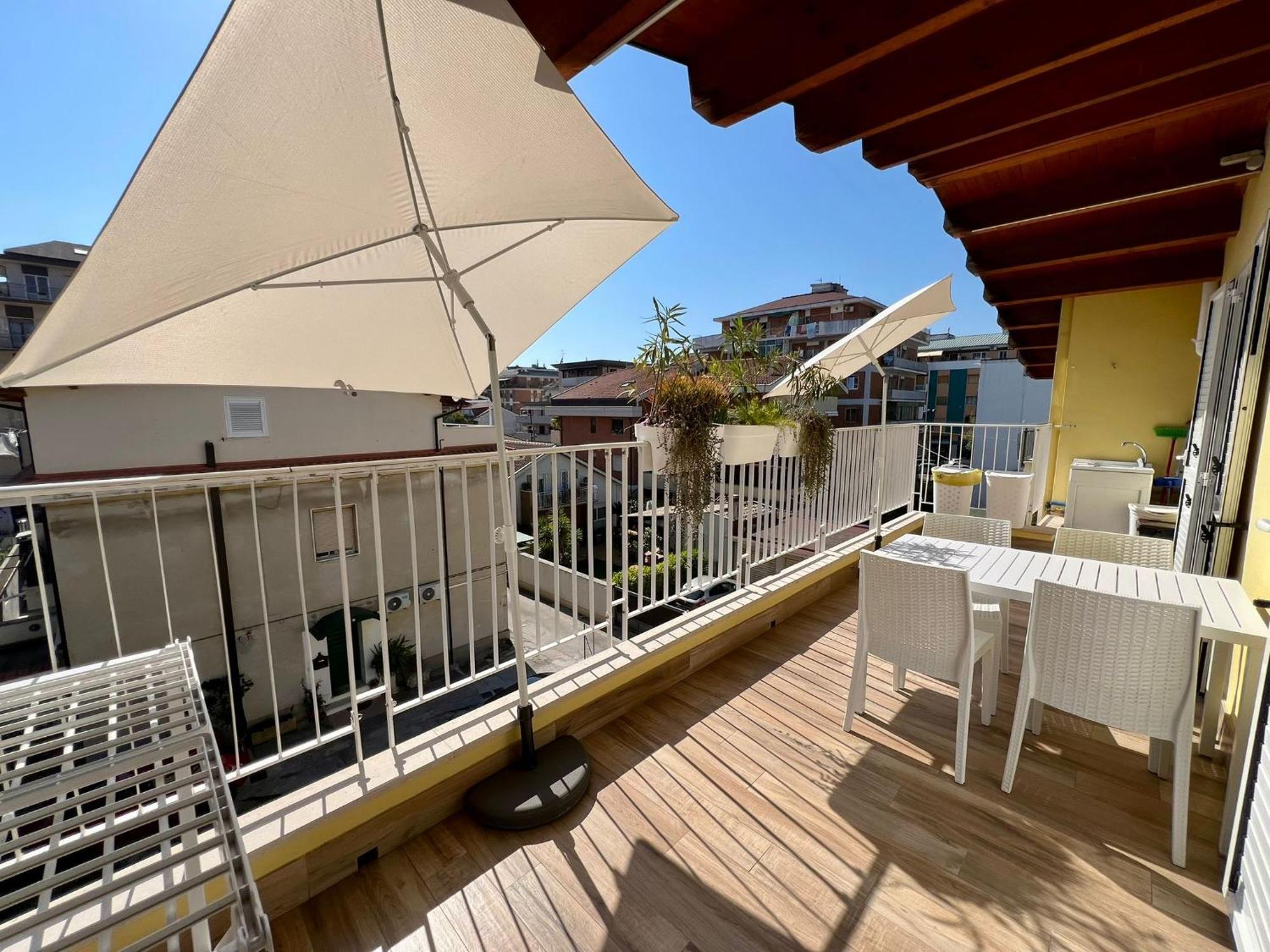 Casa Klimt Vicinissima Al Mare Parcheggio Privato Gratuito Se Disponibile Apartment Pescara Exterior photo